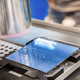 Plasma activation plastic material