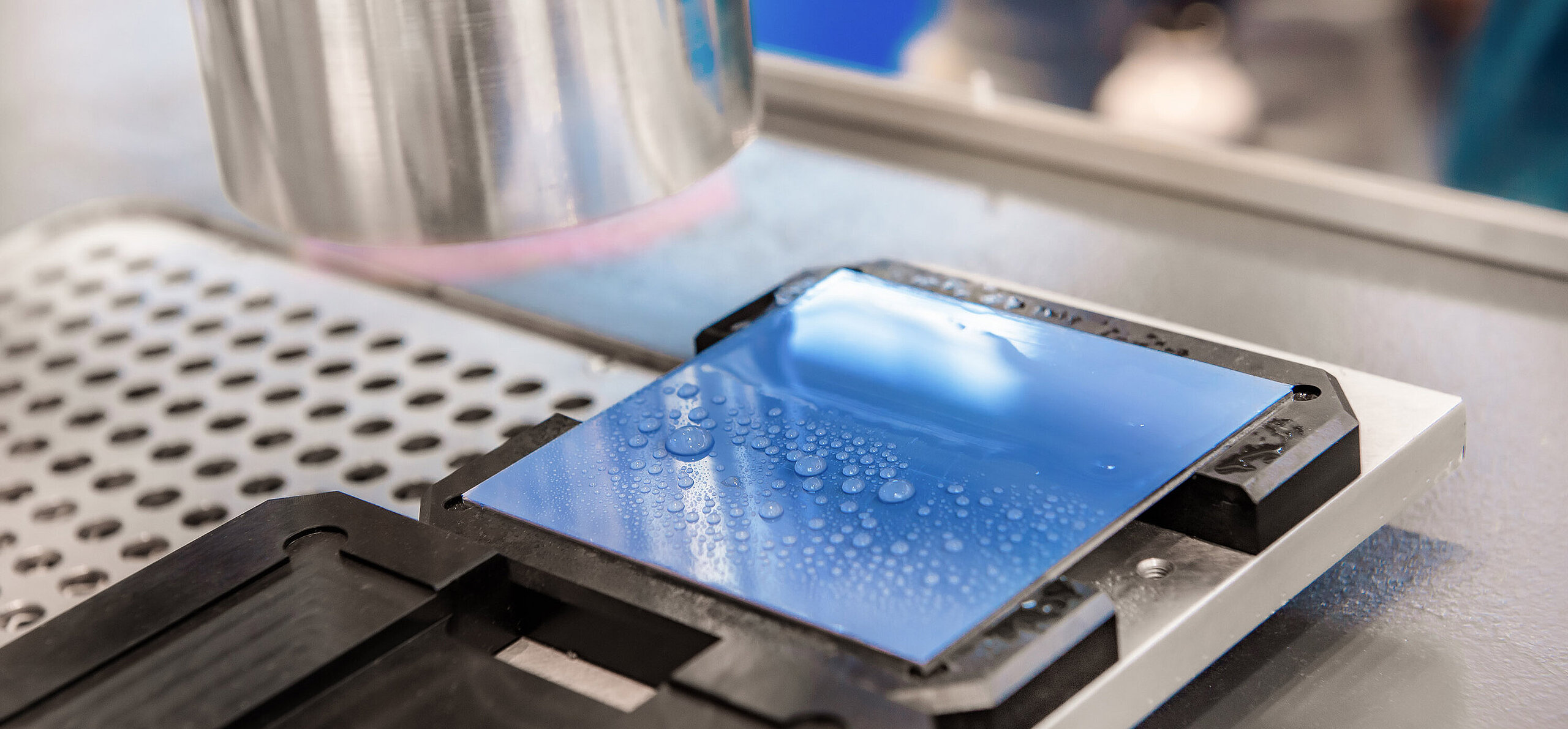 Plasma activation plastic material